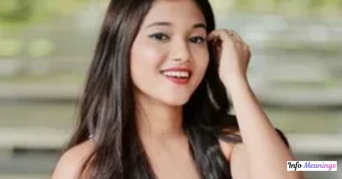 Komal Kharat Age